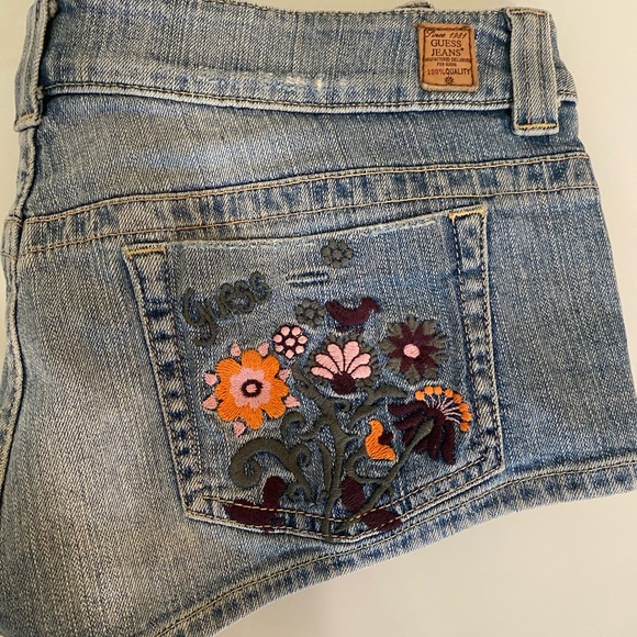 GUESS Jeans Shorts - Picture 4 of 4